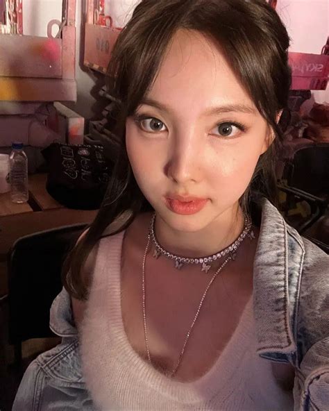 twice nayeon bubbly top.